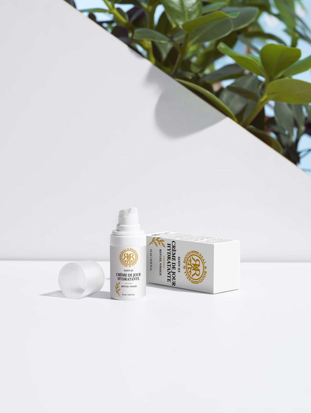 Crème de jour Real & Roots dans une ambiance végétale