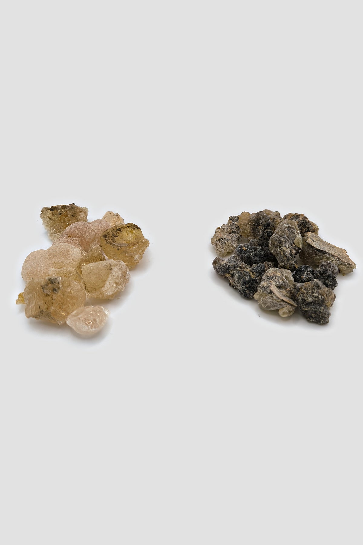 Résine d'oliban d'Oman et gomme arabique de Mauritanie côte à côte — Real & Roots